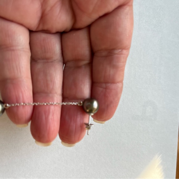 Tahitian Cultured pearls drop earrings - Picture 3 of 4